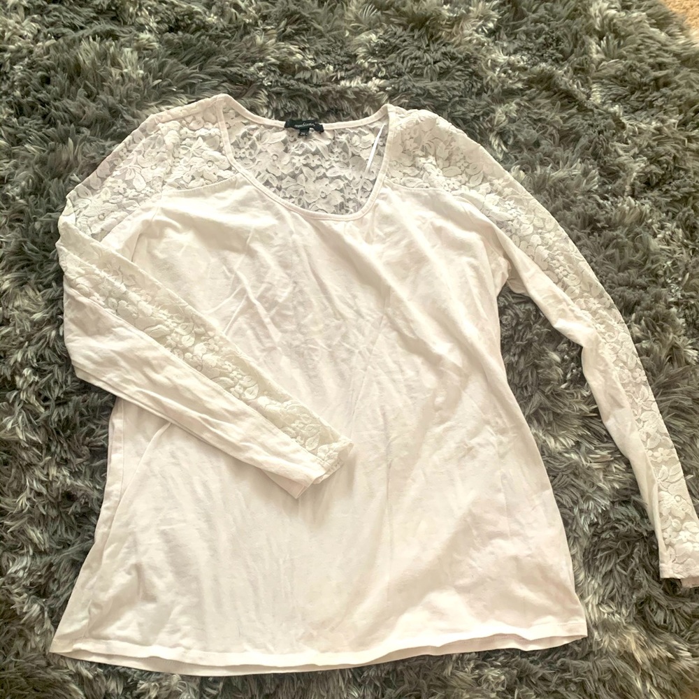 Women’s long sleeve floral sleeved tee